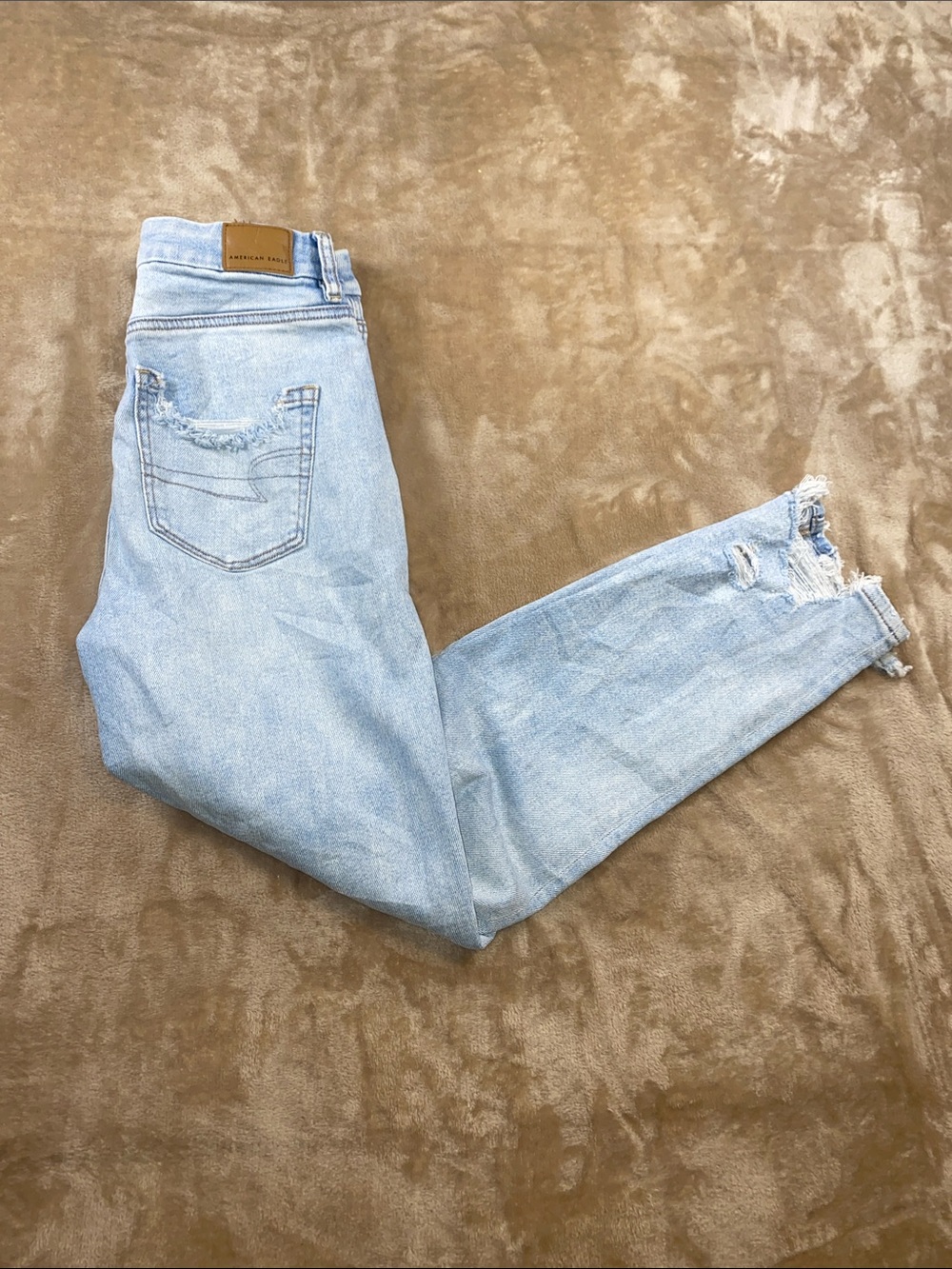 American Eagle high rise curvy mom Light Wash Distressed Women’s Jeans